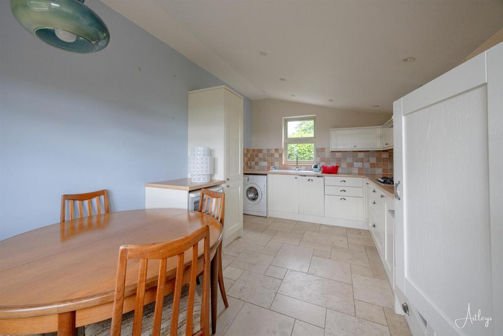 Detached Cottage   Kitchen/Dining Room