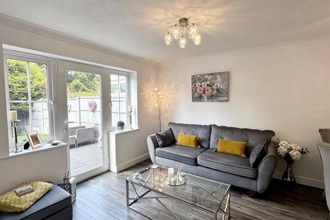 6 Weaver Court, Sutton Coldfield, B75 5UE