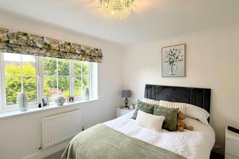6 Weaver Court, Sutton Coldfield, B75 5UE