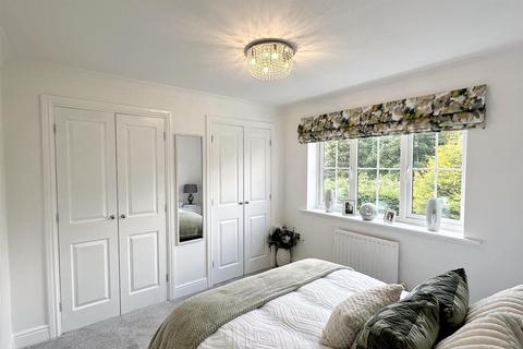 6 Weaver Court, Sutton Coldfield, B75 5UE