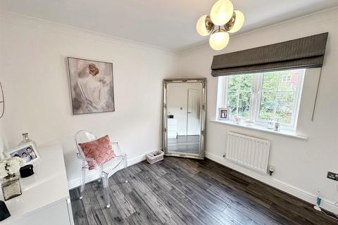 6 Weaver Court, Sutton Coldfield, B75 5UE
