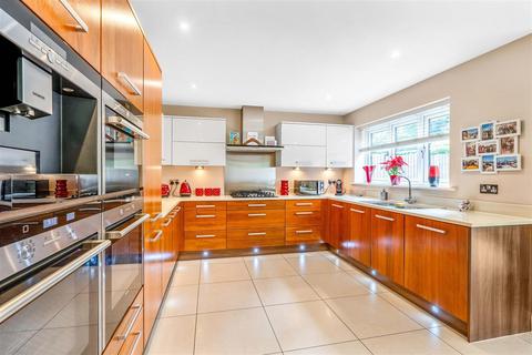 15 Parkfields, Sutton Coldfield, B74 4GA
