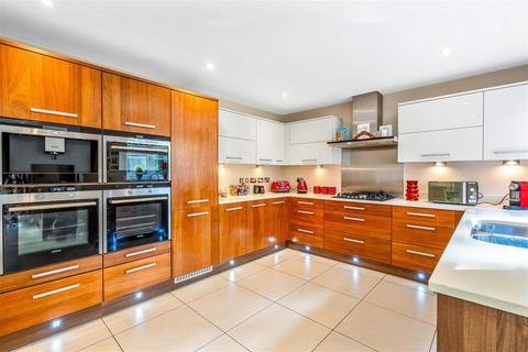 15 Parkfields, Sutton Coldfield, B74 4GA