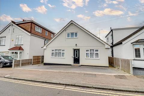 4 bedroom detached bungalow for sale, Elmsleigh Drive, Leigh-On-Sea SS9