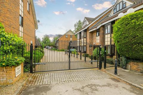 2 bedroom flat for sale, Devon Court, Buckhurst Hill