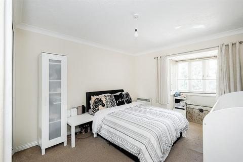 2 bedroom flat for sale, Devon Court, Buckhurst Hill