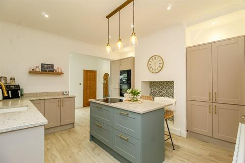27 First Avenue, Wakefield, WF1 2HS