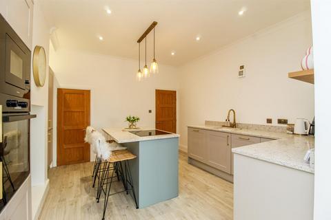 27 First Avenue, Wakefield, WF1 2HS