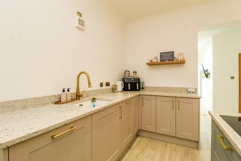 27 First Avenue, Wakefield, WF1 2HS