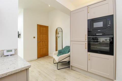 27 First Avenue, Wakefield, WF1 2HS