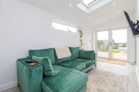 27 First Avenue, Wakefield, WF1 2HS