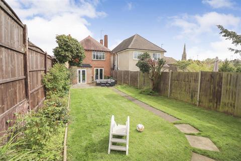 3 bedroom detached house for sale, Wellingborough Road, Rushden NN10