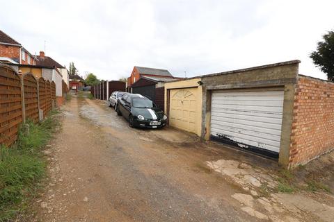 3 bedroom detached house for sale, Wellingborough Road, Rushden NN10