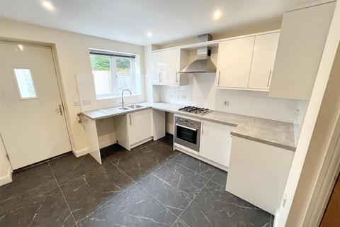 3 bedroom end of terrace house to rent, Pipers Court, Mitchell