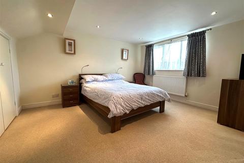 4 bedroom terraced house for sale, Greenbank Road, Watford WD17