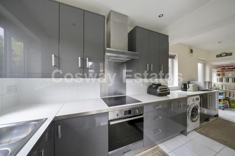 24 Abercorn Road, London, NW7 1JE