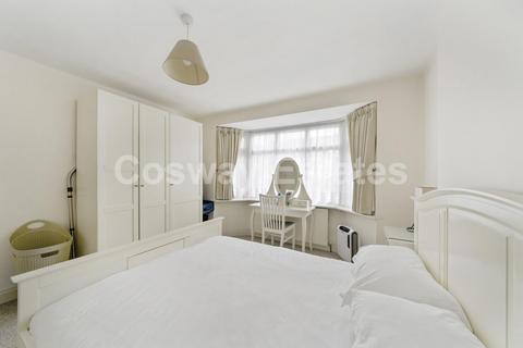 24 Abercorn Road, London, NW7 1JE