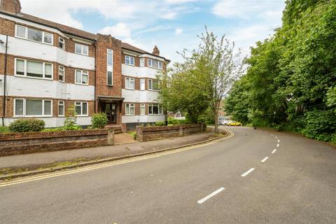 2 bedroom flat for sale, Garrison Court, Hitchin