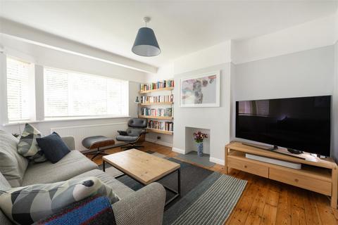 2 bedroom flat for sale, Garrison Court, Hitchin