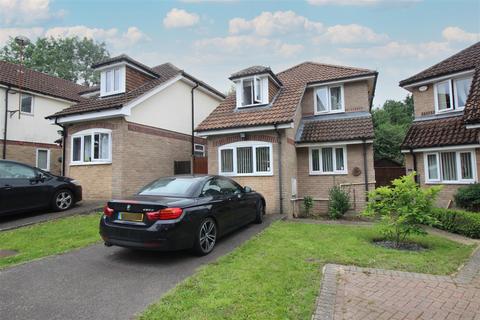 3 bedroom house to rent, Tinsley Close, Crawley, West Sussex. RH10 8AY