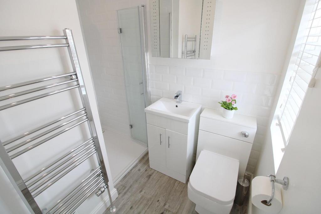En suite shower