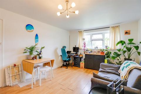 1 bedroom apartment for sale, Plasnewydd Flats,  Ty-Newydd, Whitchurch, Cardiff