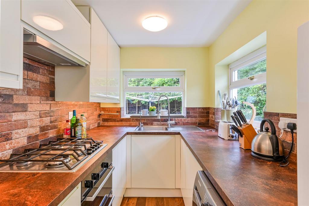 Kitchen 2.jpg