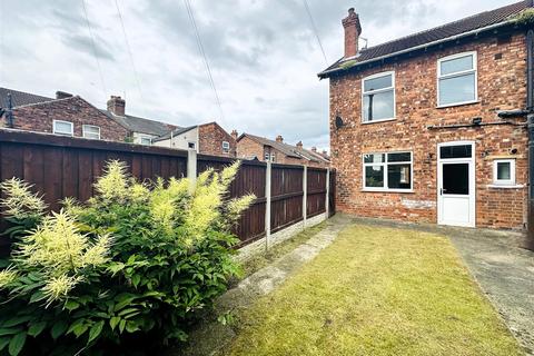 2 bedroom end of terrace house for sale, John Street, Selby