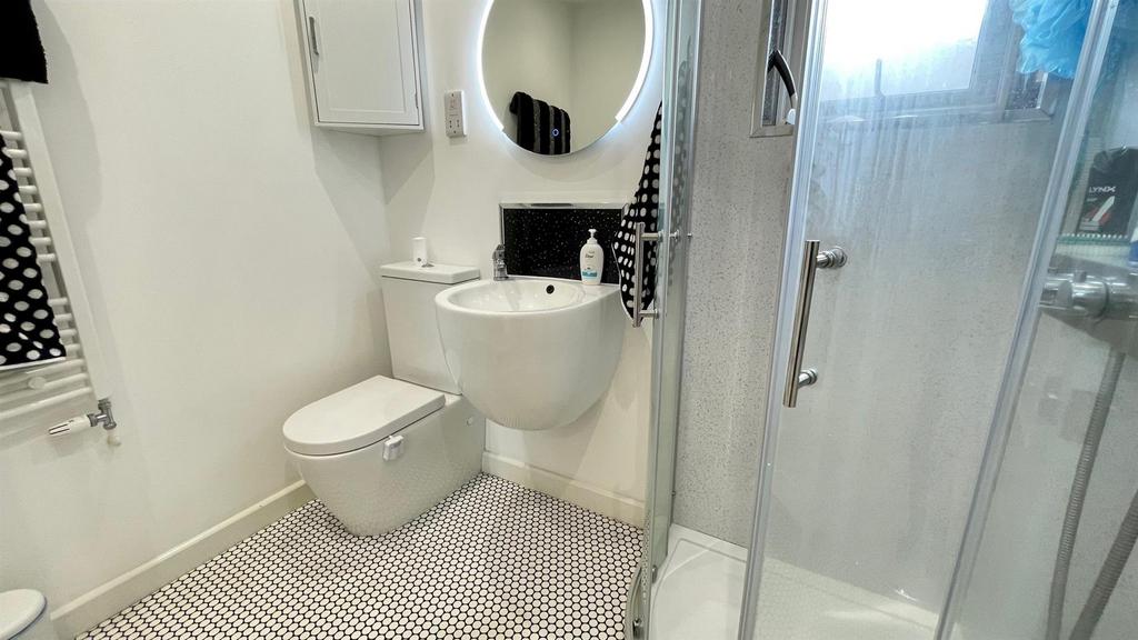 3 piece shower room