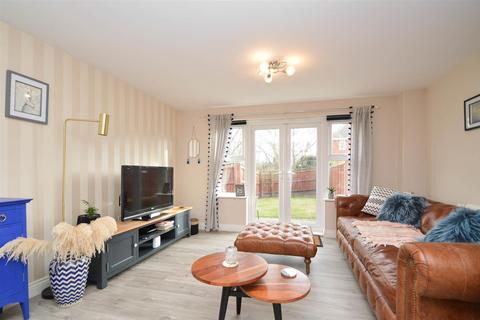 3 bedroom semi-detached house for sale, Greenfields Gardens, Shrewsbury