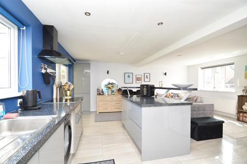 3 bedroom detached house for sale, Churchill Road, Copthorne, Shrewsbury