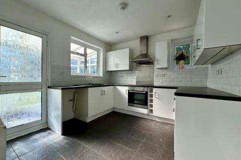 1 Riverside Road, Burnham-on-crouch, CM0 8JY