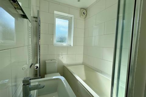 1 Riverside Road, Burnham-on-crouch, CM0 8JY