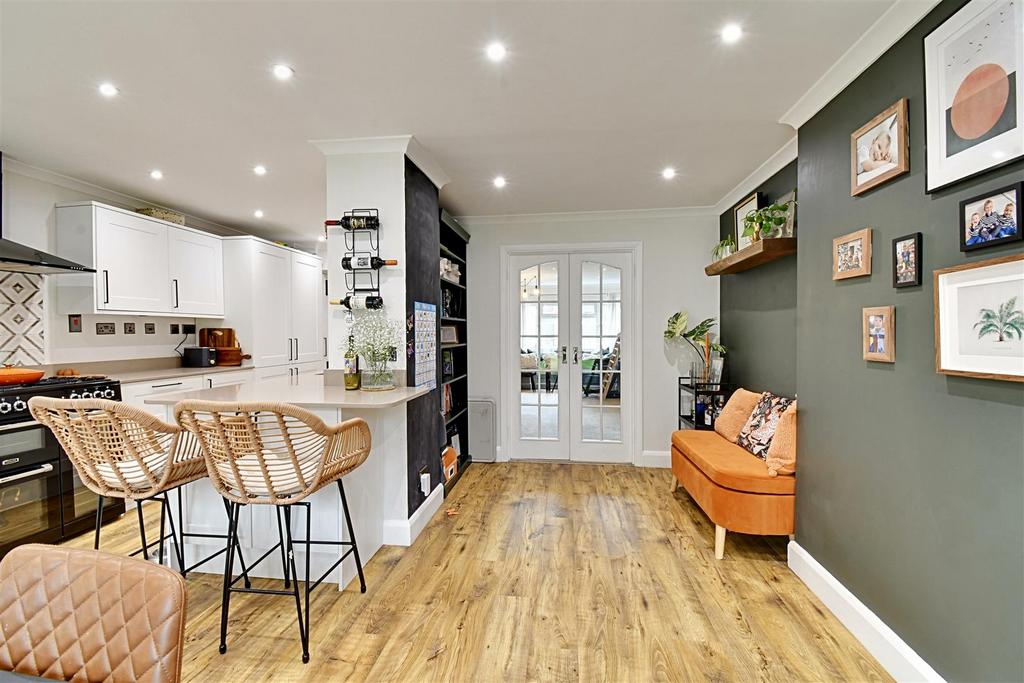 Kitchen 5.jpg