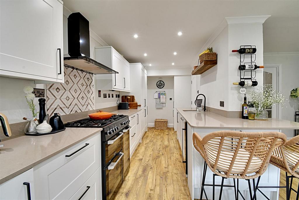 Kitchen 2.jpg