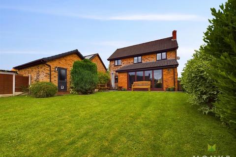 4 bedroom detached house for sale, Hampton Rise, Oswestry