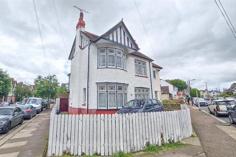 3 bedroom semi-detached house for sale, Torquay Drive, Leigh-on-sea