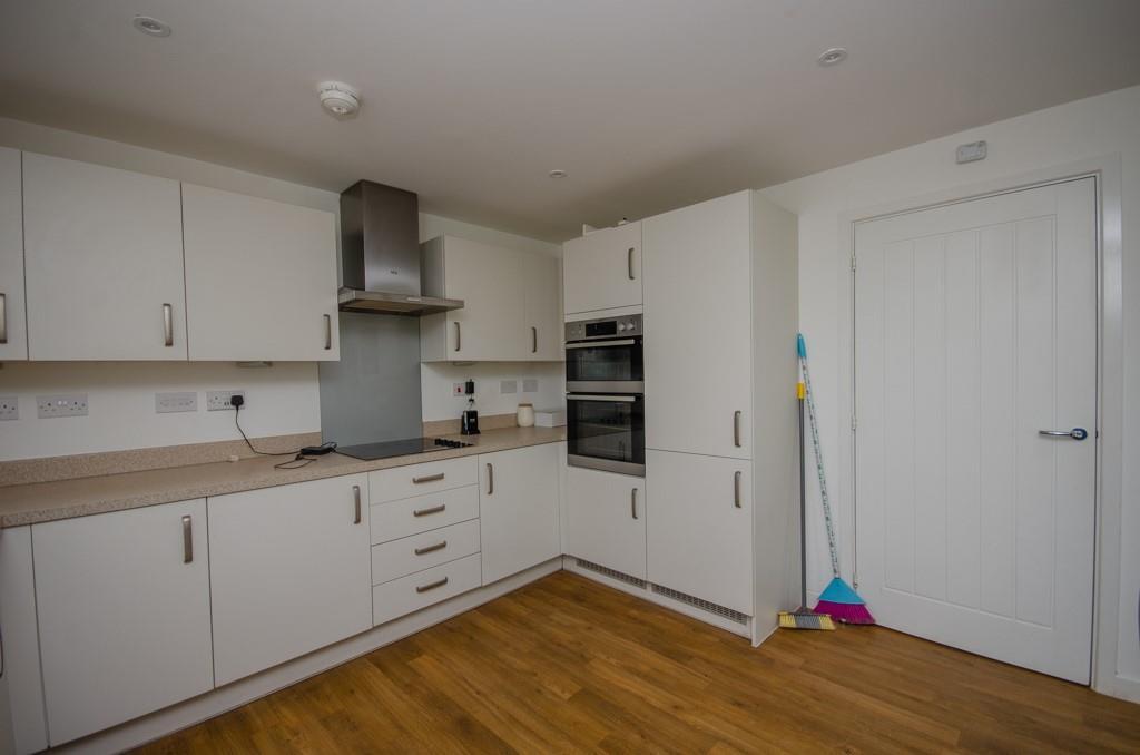 Kitchen pic 2.jpg
