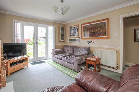 3 bedroom semi-detached bungalow for sale, Clavering Gardens, West Horndon, Brentwood