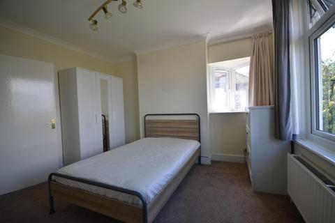 1 bedroom in a house share to rent, Park Lane, Wembley, Middlesex, HA9 7RZ