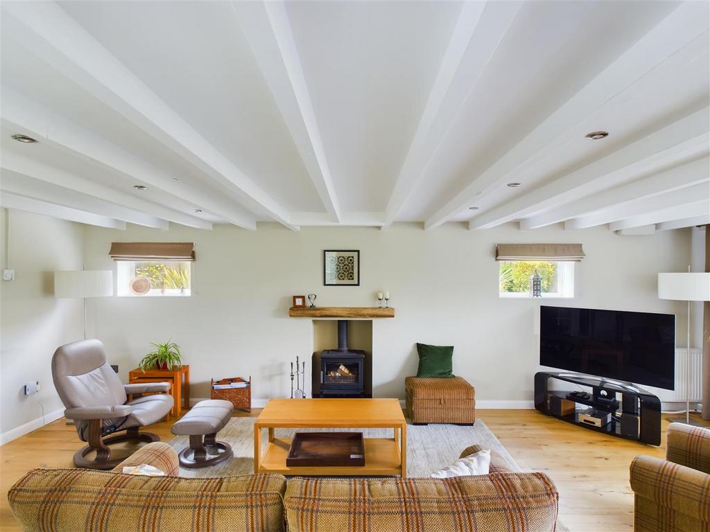 Sitting room/dining room