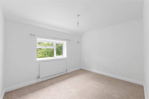 30 Randalls Crescent, Leatherhead, KT22 7NP