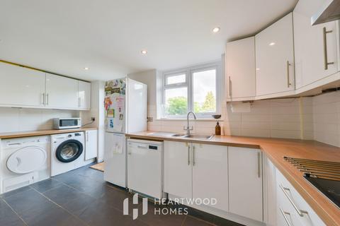 38 Meadway, Colney Heath, St Albans, AL4 0PT