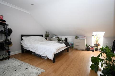 3 bedroom flat to rent, Elm Road, London, E11