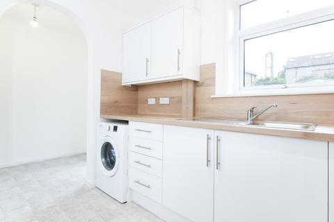 35 Clermiston Grove, Edinburgh, EH4 7DA