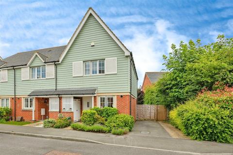 3 bedroom end of terrace house for sale, Bedford Drive, Fareham PO14