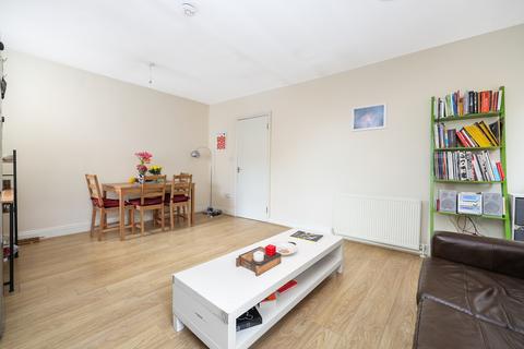 3 bedroom flat to rent, Mare Street, London E8