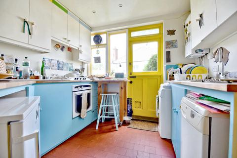 2 bedroom ground floor flat for sale, Lyndale Avenue, London NW2