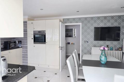 86 Blakeney Drive, Luton, LU2 7AL