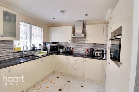 86 Blakeney Drive, Luton, LU2 7AL